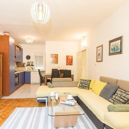 Lovely Apartment In Makarska With Wifi Екстер'єр фото