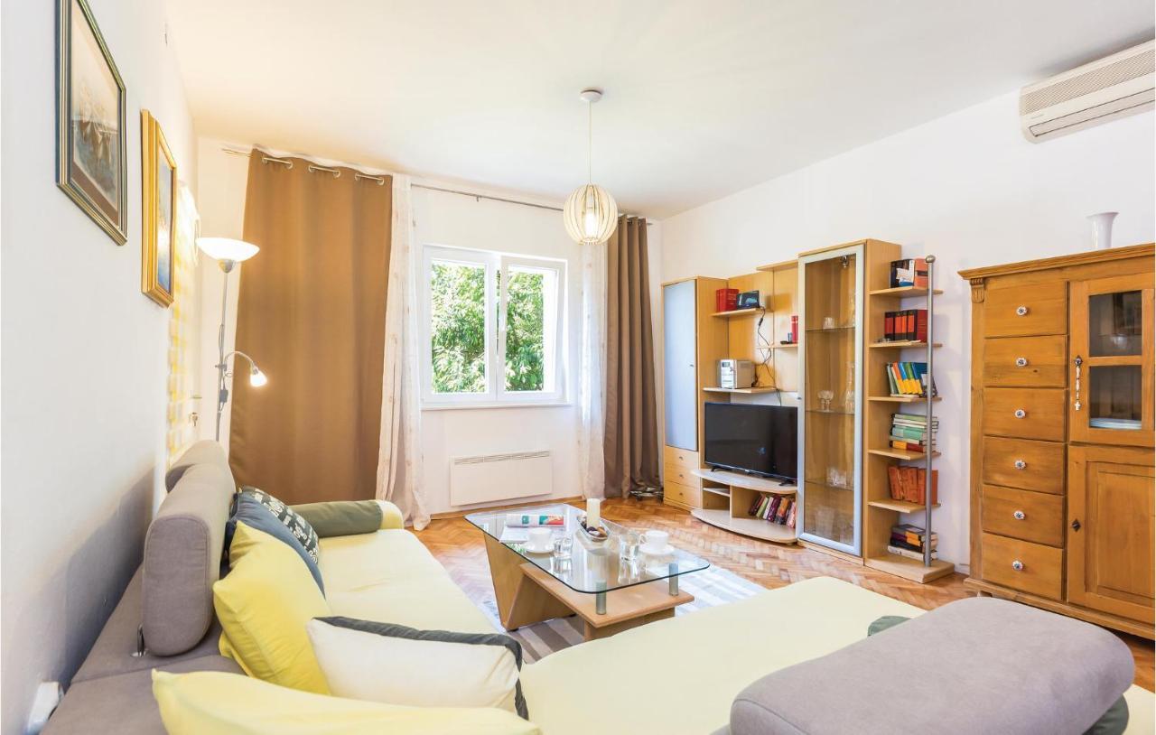 Lovely Apartment In Makarska With Wifi Екстер'єр фото