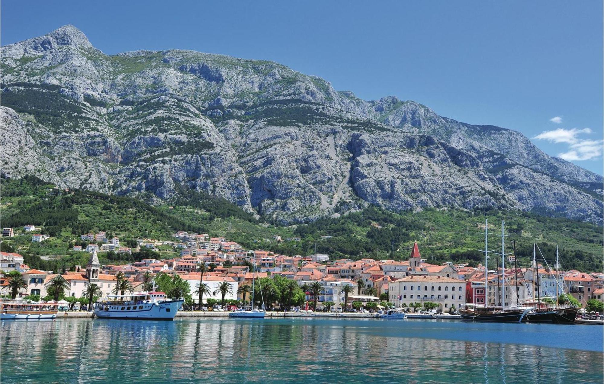 Lovely Apartment In Makarska With Wifi Екстер'єр фото