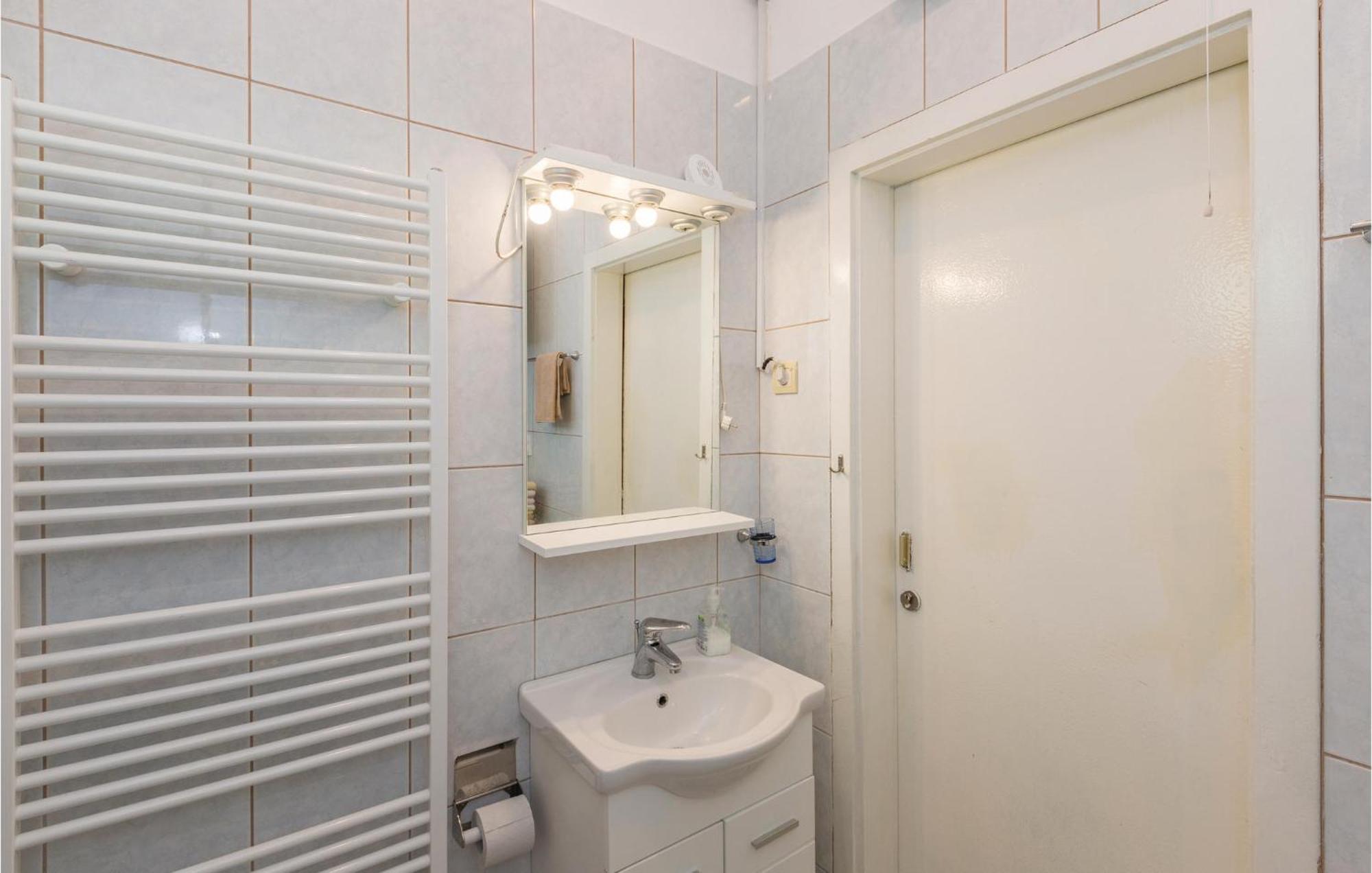 Lovely Apartment In Makarska With Wifi Екстер'єр фото