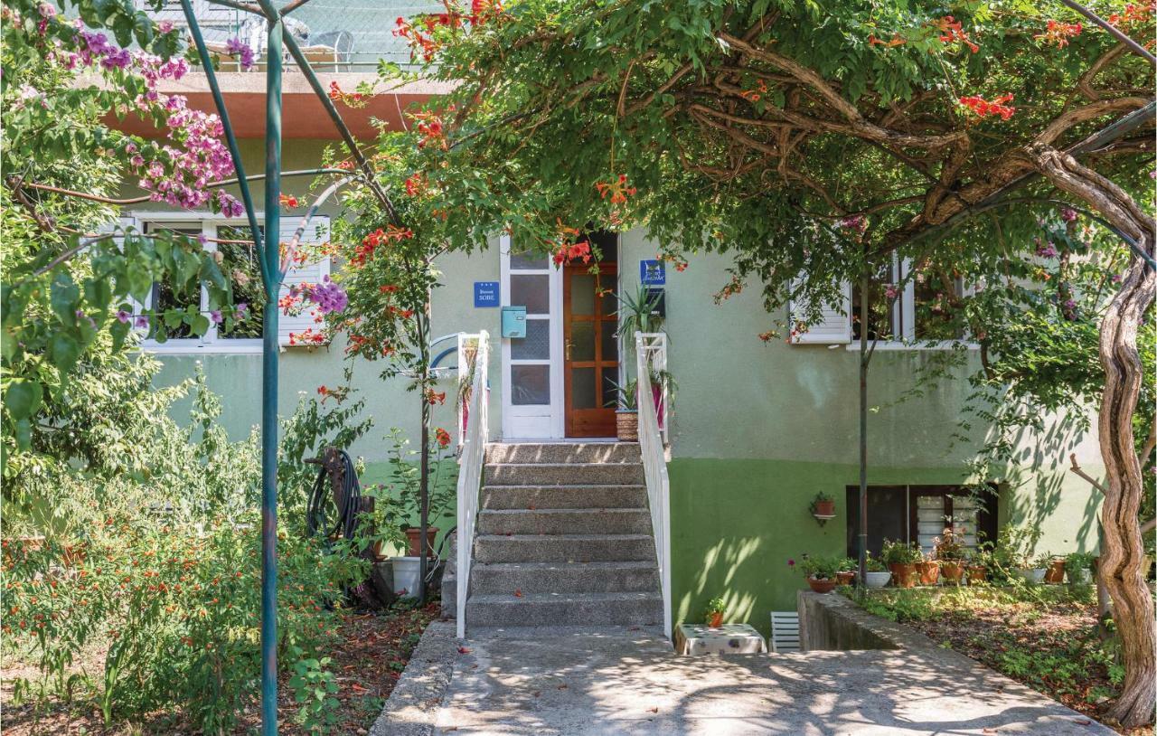 Lovely Apartment In Makarska With Wifi Екстер'єр фото